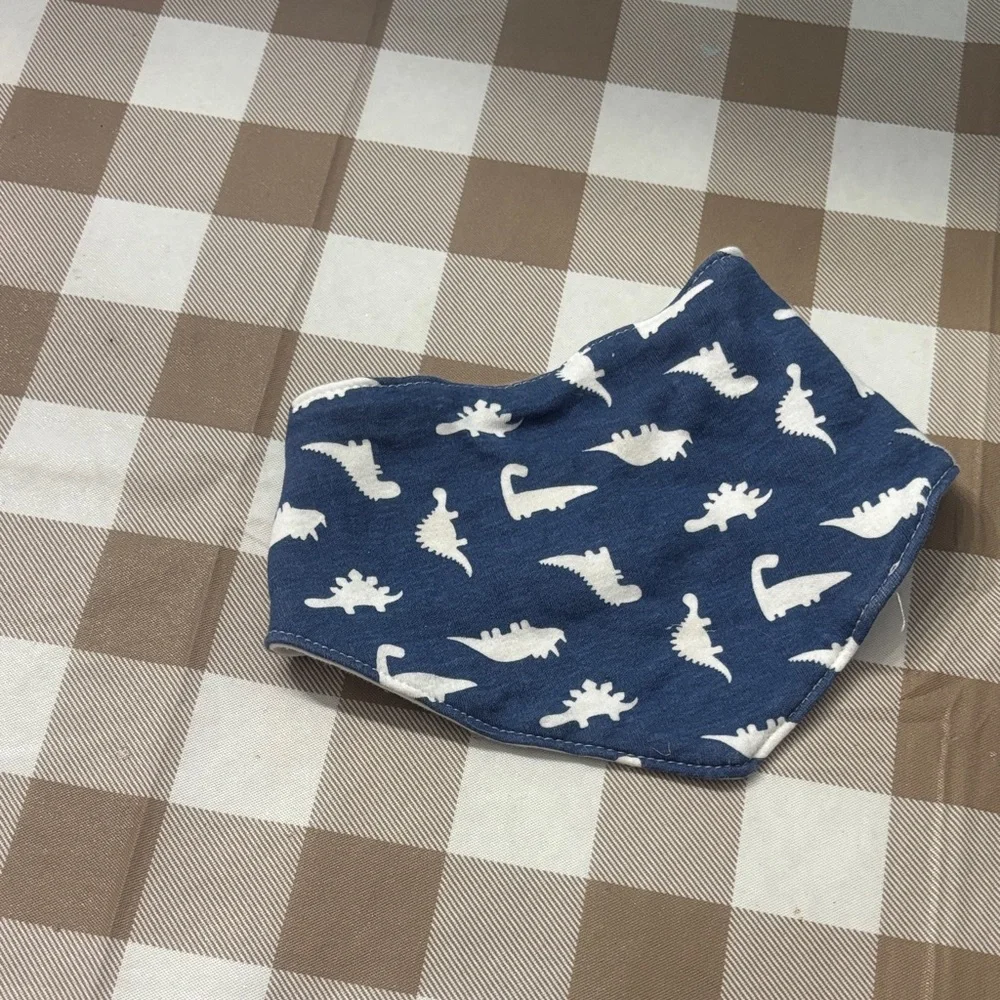 🟢10/$10 - Dinosaur Print Bib